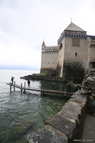 西庸城堡完整攻略：探索日内瓦湖畔的中世纪传奇与浪漫囚徒故事