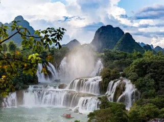 广西边境旅游攻略：探索友谊关、德天瀑布、东兴口岸的跨国奇观与历史文化