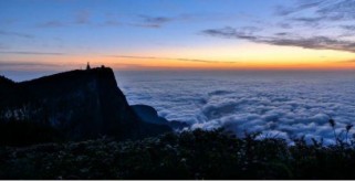 峨眉山天气全攻略：四季变化规律、实时预报与旅游应对技巧，助你轻松规划完美旅程