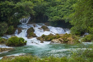 德天大瀑布旅游攻略：最佳游览时间、门票预订、路线推荐与安全贴士