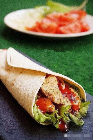 墨西哥鸡肉卷制作全攻略：从传统配方到健康营养，轻松在家享受地道美味