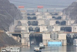 三峡大坝在哪？揭秘世界级水利工程的地理位置与智慧选择