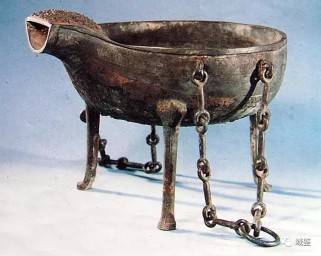 曾侯乙墓考古大揭秘：青铜编钟、精美漆器与古代贵族生活全解析