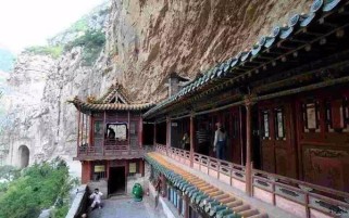 悬空寺简介：揭秘1500年不倒的空中奇迹，感受古人智慧与建筑美学