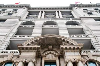 亚细亚大楼：外滩百年建筑传奇，见证历史变迁与建筑美学