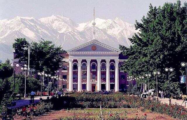 吉尔吉斯斯坦首都比什凯克：探索中亚枢纽的地理奥秘与文化魅力