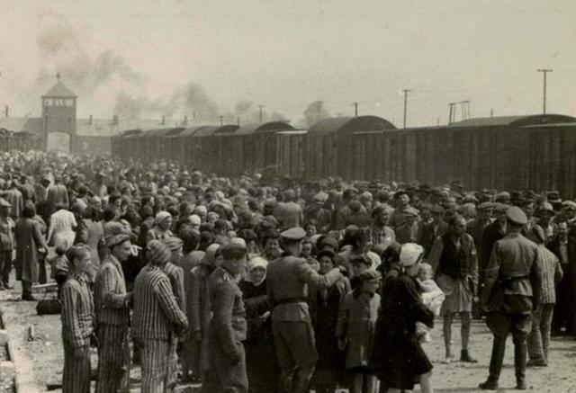 水晶之夜：揭秘1938年纳粹德国对犹太人的系统性迫害与暴力浪潮