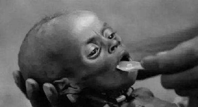 饥饿的苏丹照片背后的伦理争议与新闻摄影行业变革 饥饿的苏丹照片背后的伦理争议与新闻摄影行业变革