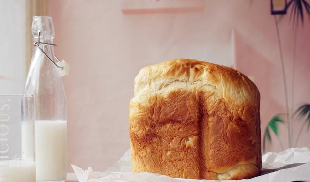 北海道吐司制作全攻略:从原料到手法,轻松做出云朵般柔软口感 北海道吐司制作全攻略:从原料到手法,轻松做出云朵般柔软口感