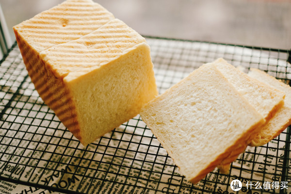 北海道吐司制作全攻略:从原料到手法,轻松做出云朵般柔软口感 北海道吐司制作全攻略:从原料到手法,轻松做出云朵般柔软口感