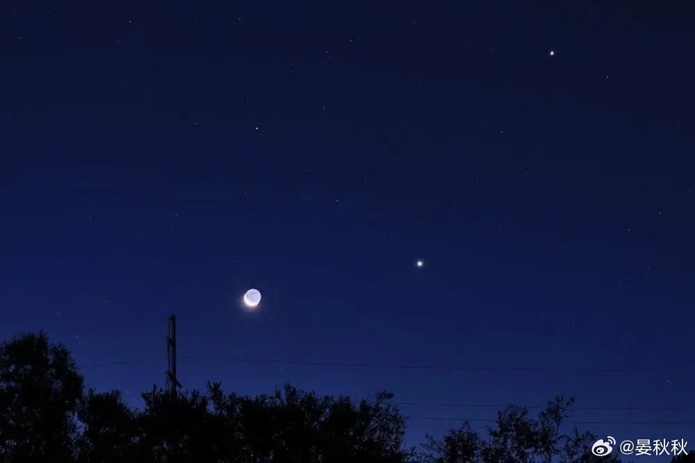 双星伴月:夜空中的绝美奇观,轻松观测与拍摄指南 双星伴月:夜空中的绝美奇观,轻松观测与拍摄指南