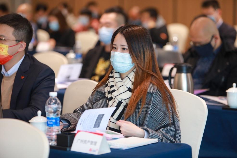 广州白马服装批发市场全攻略：一站式采购技巧与省钱秘籍