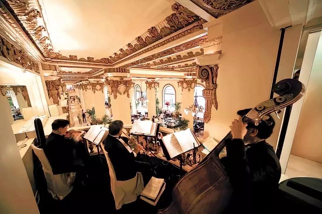 香港半岛酒店:奢华体验与便捷服务的完美融合,让您的旅程更轻松愉悦 香港半岛酒店:奢华体验与便捷服务的完美融合,让您的旅程更轻松愉悦