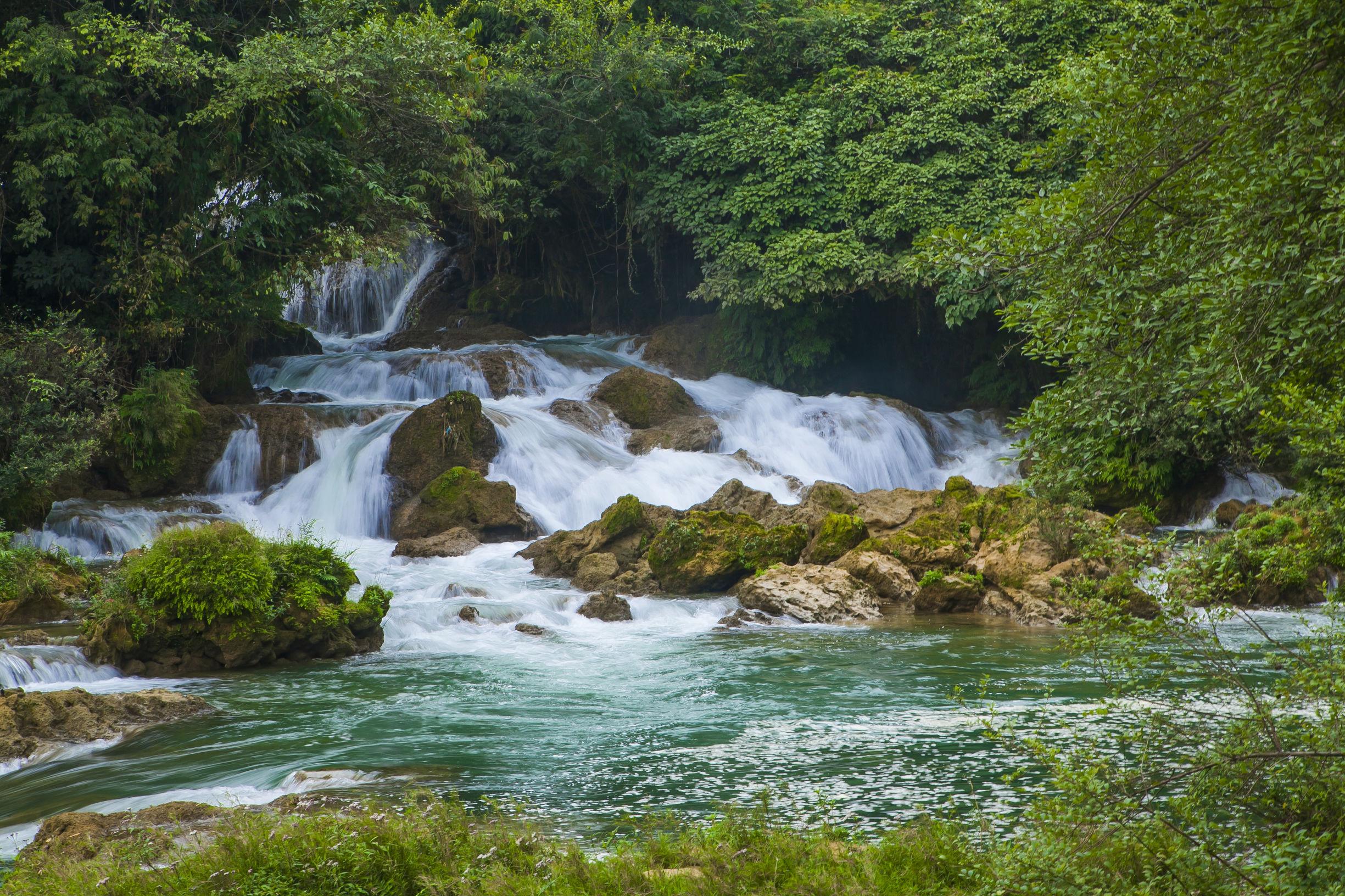 德天大瀑布旅游攻略:最佳游览时间、门票预订、路线推荐与安全贴士 德天大瀑布旅游攻略:最佳游览时间、门票预订、路线推荐与安全贴士