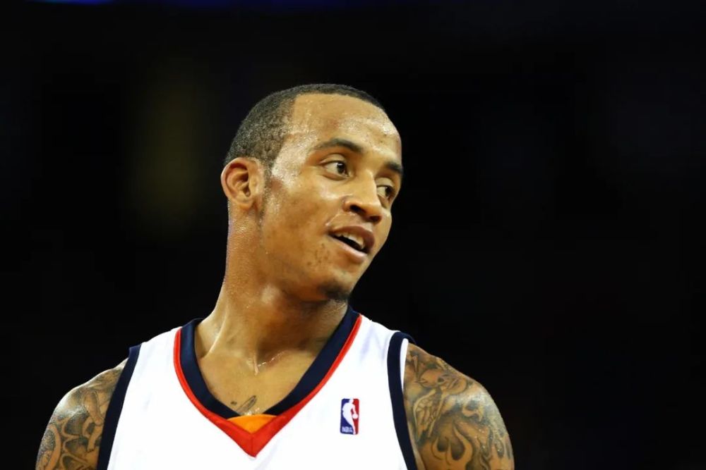 蒙塔埃利斯:从二轮秀到得分机器的传奇篮球生涯,揭秘他的华丽突破与成长故事 蒙塔埃利斯:从二轮秀到得分机器的传奇篮球生涯,揭秘他的华丽突破与成长故事